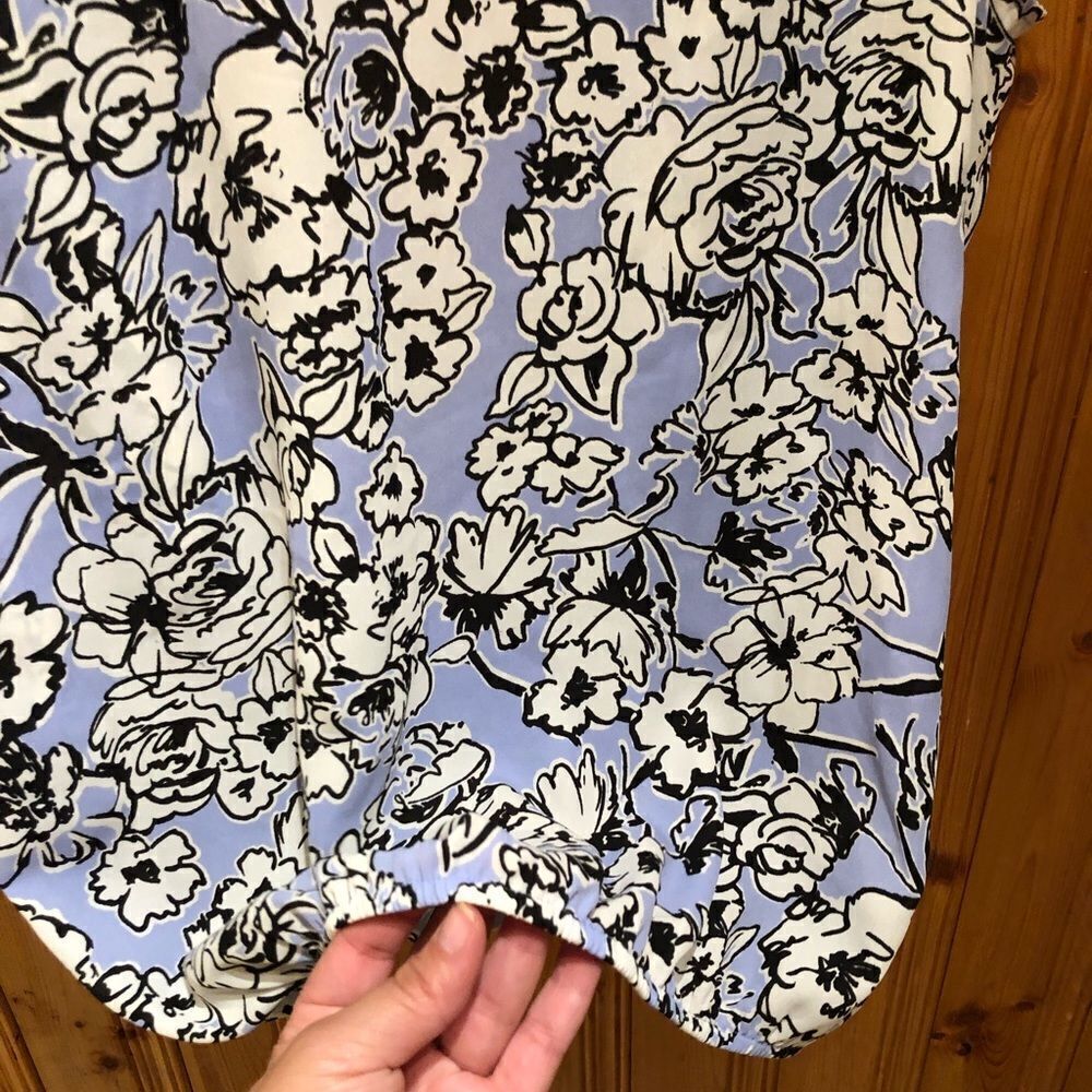 Loft Criss Cross Front Top Size Medium - Picture 13 of 15